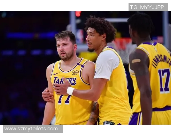 湖人对决掘金球鞋之战谁能赢得球场风尚与潮流之巅