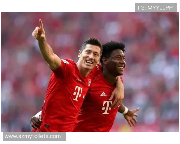 莱万与阿拉巴在FIFA赛场的精彩对决与传奇瞬间解析