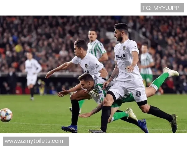 阿纳森与巴伦西亚的激烈对决揭示足球战术与团队合作的魅力